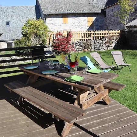 Entre Aubrac Et Viadene Holiday home *